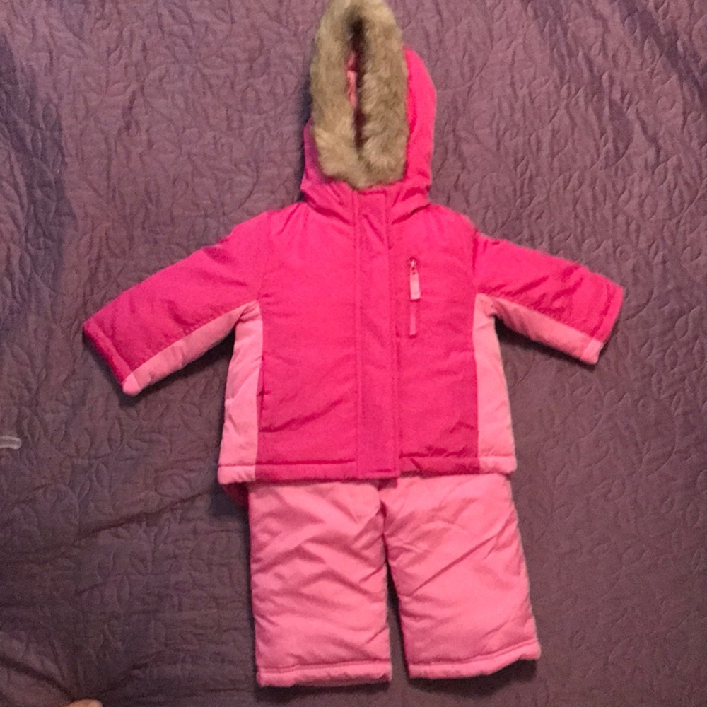 Pink 2 piece Oshkosh girls snowsuit Only worn once